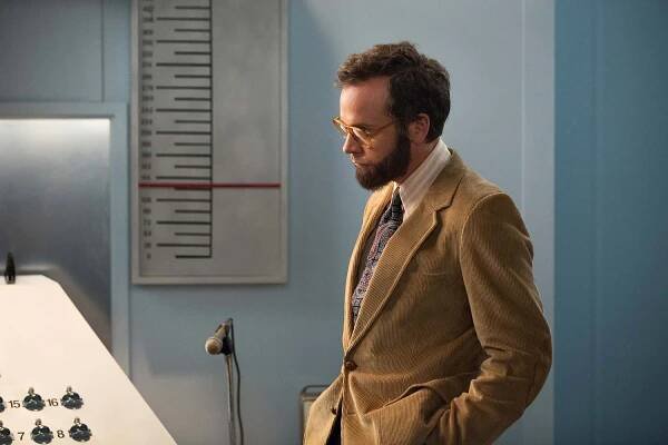 Peter Sarsgaard - Experimenter (2015), Obrázek #2
