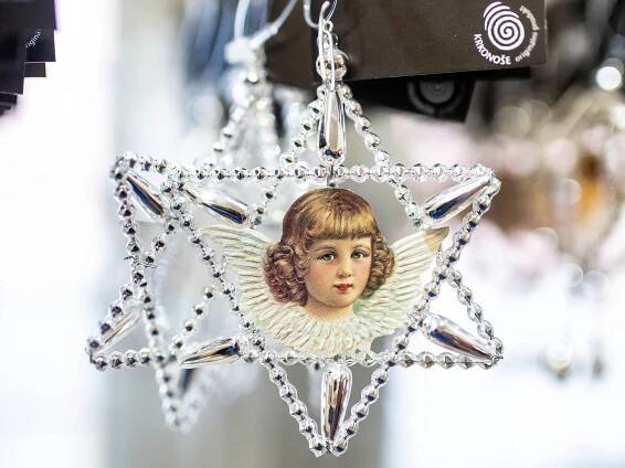 FOTO: Ruční výroba skleněných vánočních ozdob v Poniklé je na seznamu UNESCO