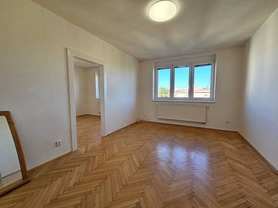 Pronájem bytu 2+1/L, Petra Rezka, Praha - Nusle | Šerák - reality