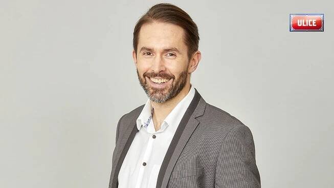 Herec Daniel Bambas: První veřejné polibky s přítelem