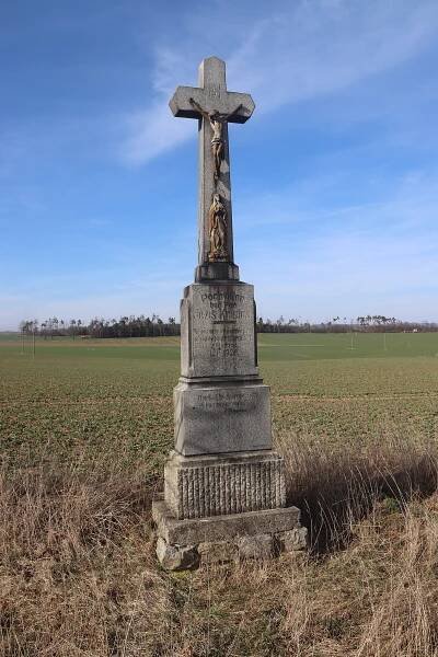 Soubor:Overview of wayside cross of Kratochvíl family near Blatnice, Třebíč District.jpg – Wikipedie