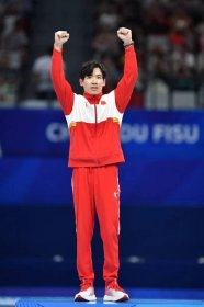 Zhang Boheng of China claimed the men's all-around title in gymnastics ©Chengdu 2021
