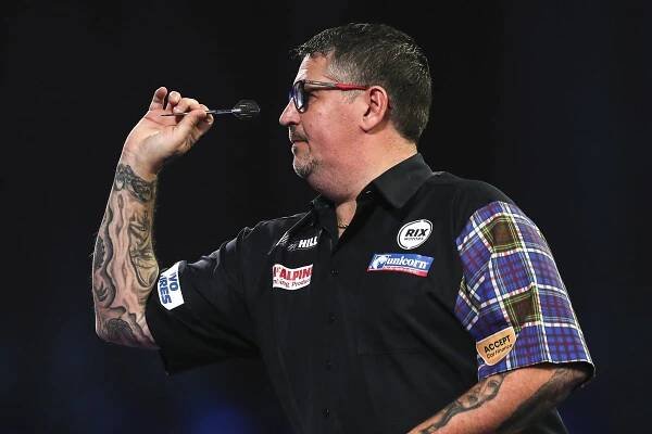 Gary Anderson beats Adrian Lewis in battle of two-time world champions
