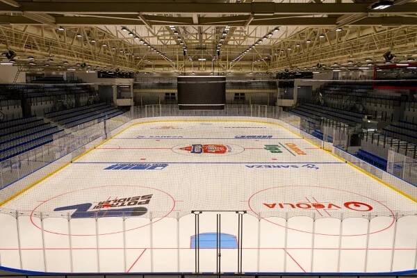 OBRAZEM: Poruba je doma v novém, plocha jako v NHL. Co novinky a cena?
