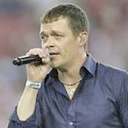 3 Doors Down frontman ties the knot