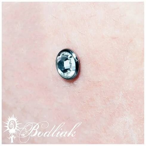 Bodliak_Zilina_Piercing_Microdermal_Detail_0015.jpg