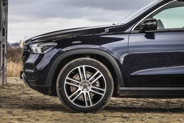 Srovnávací test Mercedes-Benz GLE 400 d 4Matic vs. Audi Q7 50 TDI quattro: Diesel v hlavní roli
