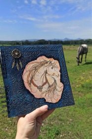 Pohádkové album s koněm – Potvor - pomáhat tvořit