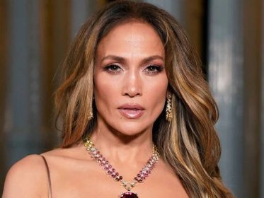 Jennifer Lopez Finally Revealed the Secret to Her Signature Eye Makeup — See Video