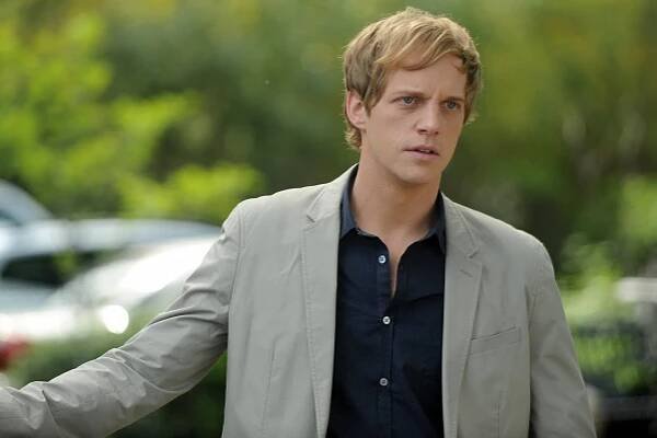 Nejsem do tebe blázen - All About That Paper - Z filmu - Chris Geere
