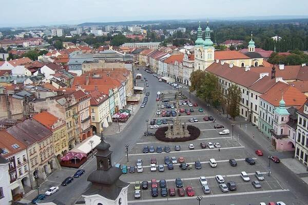 Soubor:Hradec Králové - Velké náměstí 2.JPG