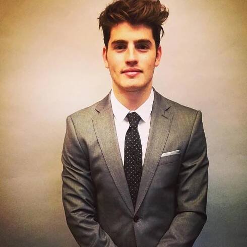 Gregg Sulkin fotka