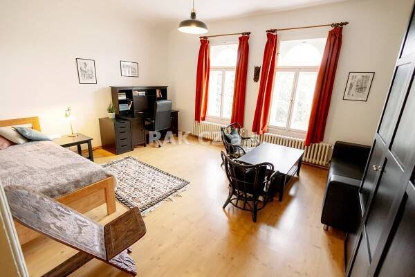 Samostatná vila po rekonstrukci 4+1, 300 m2, pozemek 788 m2, Praha 10 - Strašnice, ul. Mrštíkova - RAK CZ a.s.