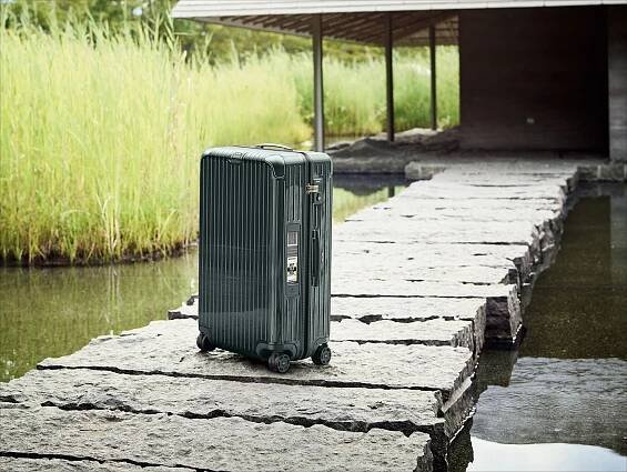 Husam Al-Hakim - CGI Supervisor and Senior CGI Artist - RIMOWA Catalogue - Full CGI Suitcases