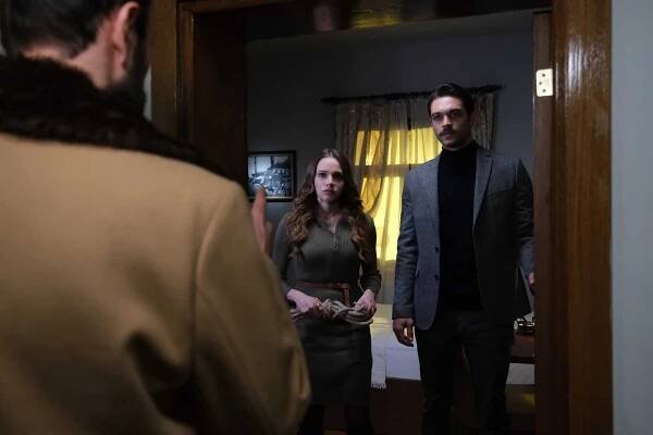 Kara Tahta - Episode 2 - Z filmu - Miray Daner, Furkan Andıç