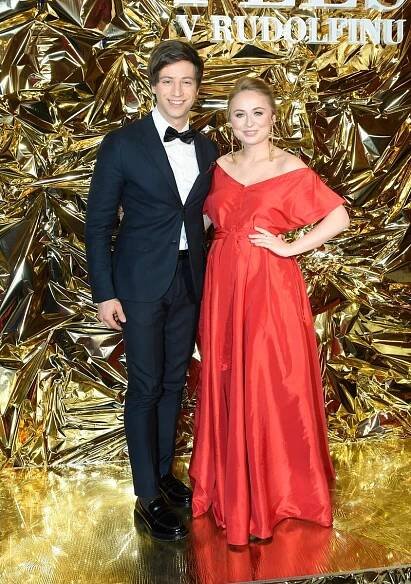 Ples v Rudolfinu: Těhotná Shopaholic Nicol, Švantnerová, Brzobohatá a Graves za bohyně! | LP-Life.cz
