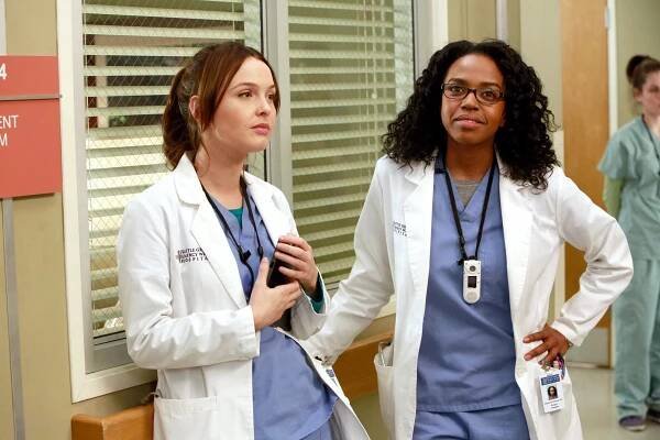 Chirurgové - Nevyhnutelné změny - Z filmu - Camilla Luddington, Jerrika Hinton
