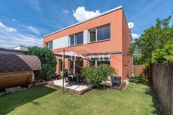 Pronájem rodinného domu 4+kk, 142 m2, pozemek 297 m2, Chýně, Praha - západ