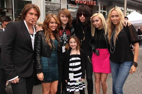 Billy Ray Cyrus, Miley Cyrus, Noah Lindsey Cyrus, Braison Cyrus, Trace Cyrus, Brandi Cyrus and Tish Cyrus at the World Premiere of Walt Disney Pictures "Hannah Montana The Movie"