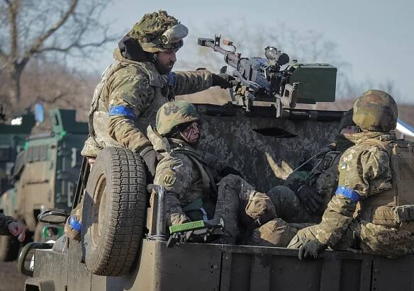 Trest za Leopardy? Rusové spustili masivní útok, vyslali rakety i drony. Kyjev hlásí první oběť