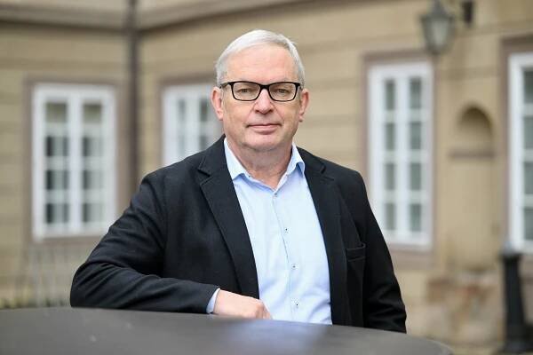 Senátor Smoljak: Je normální, že jsou politici se zpravodajstvím ČT nespokojeni