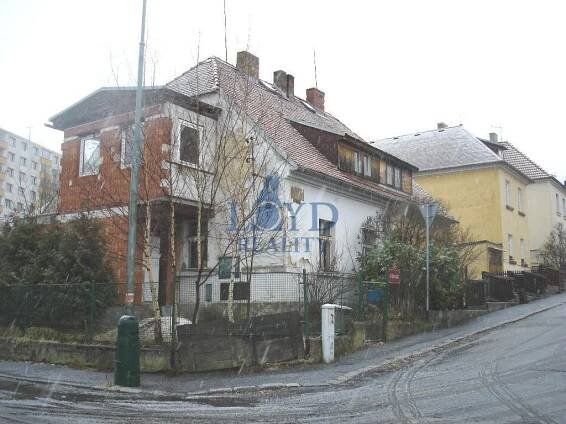 Prodej rodinného domu ( polovina dvojdomku) o vel.4+1 ase zahradou v Karlových Varech – Horních Drahovicích. | Loyd - reality