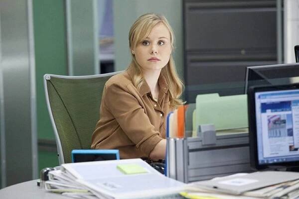 Herečka Alison Pill ze seriálu Newsroom na internetu omylem ukázala prsa a fanoušci jásali