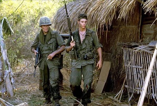 Četa - Z filmu - Charlie Sheen, Kevin Dillon