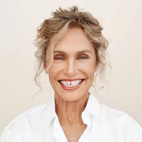Lauren Hutton on How She Takes Care of Her Skin at 77