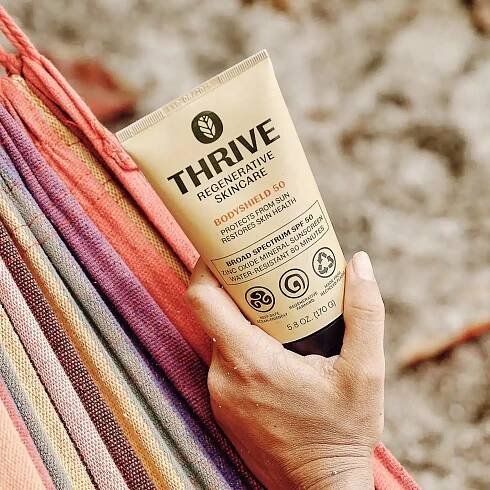 Jednoho chrání, druhé ničí. Jak vybrat efektivní eco-friendly SPF - Magazín módy a luxusu