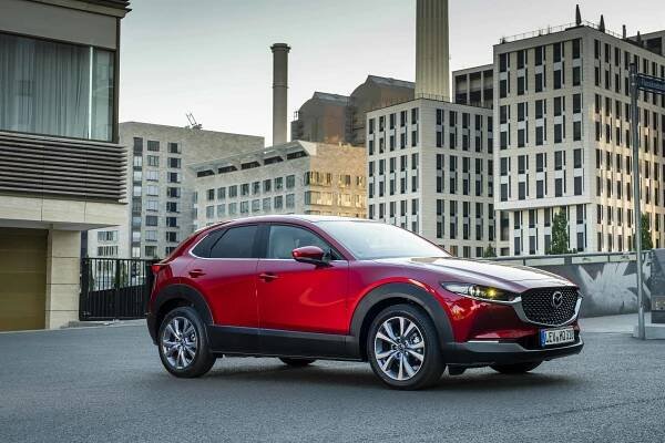 Mazda CX-30 je praktičtější a jízdně vytříbená „trojka na chůdách“