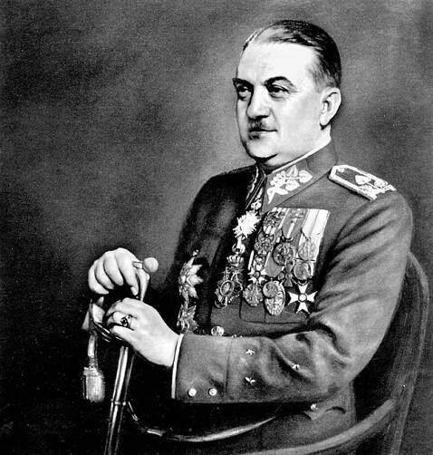Generál Eliáš hrál dvojí hru. Novinářům naservíroval otrávené chlebíčky