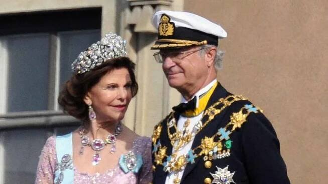 Současný švédský král Karel XVI. Gustav a jeho manželka, královna Silvia. Karel XVI. Gustav nastoupil na trůn po svém dědečkovi, jeho otec totiž zemřel při leteckém neštěstí