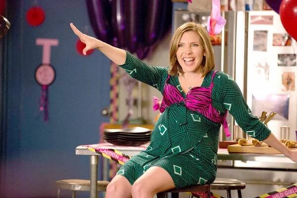 Nová holka - Rozlučka se svobodou - Z filmu - June Diane Raphael