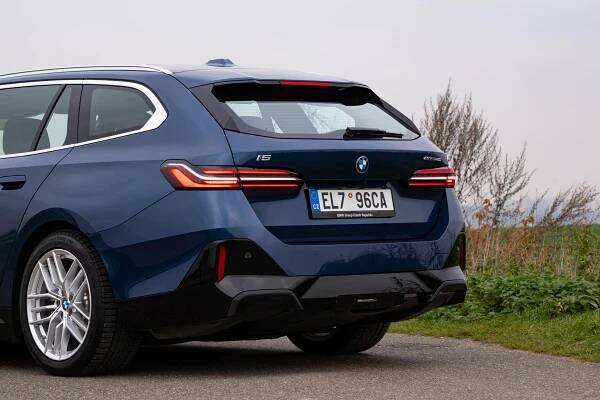 Jako v bavlnce i s batohem na zádech: BMW i5 Touring je moderní elektromobil pro tradicionalisty