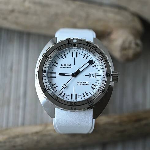 Doxa SUB 750T Collection dive watch Review - 10