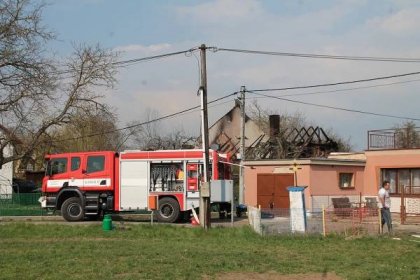Roubený dvojdomek v obci Dolení Kruhy zachvátil požár