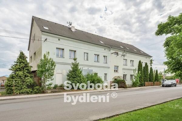 Doporučujeme rozlehlou stavbu cca 879m2 (plus půdy a sklep cca 555m2), pozemky celkem 1766m2, zastav, obrázek č. 1