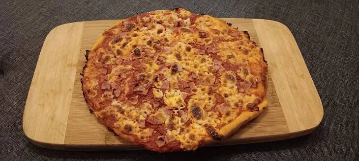 Domácí šunková pizza