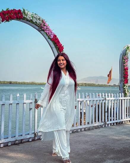 Suhuuu’s Playful Day Out: Suhana Khan’s Effortless Style Shines in a Ball Pit