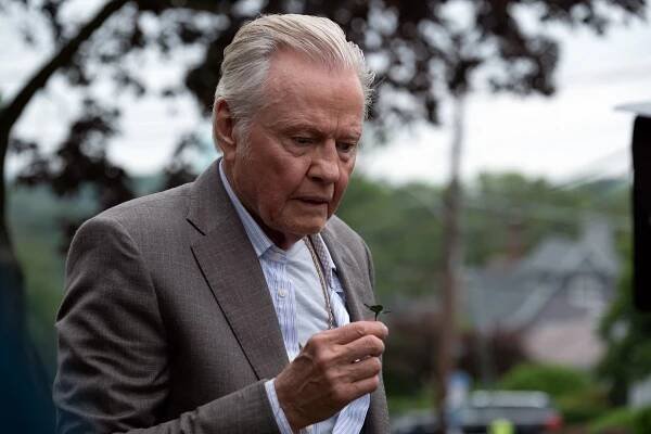 Ray Donovan - Faith. Hope. Love. Luck. - Z filmu - Jon Voight