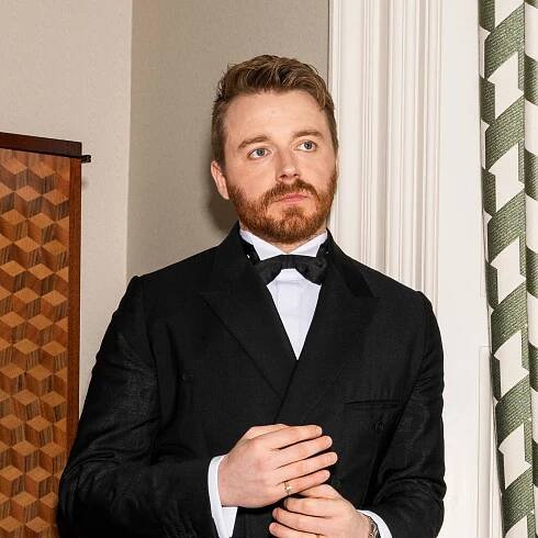 Jack Lowden just wants to give thanks to “really high-waisted pants”