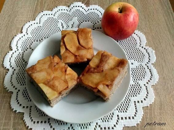 Obrácený koláč s jablky (variace na Tarte tatin) bez lepku, mléka a vajec