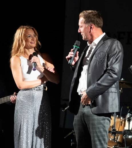 Šárka Vaňková ze Superstar jako Bartošová: Hity od Ivety a líbačka na pódiu!