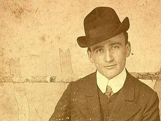 Soubor:Karel Hašler s kloboukem.jpg