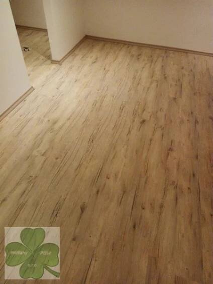 Bytový dům v Plzni - instalace PVC 2