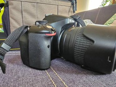 Nikon D5100, objektivy 18-55 a 55-200mm, filtry a bohaté příslušenství - Foto