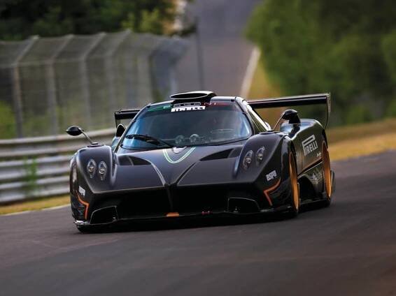 Za nejlepšími supersporty světa stojí perfekcionista, který obětoval vše svému snu