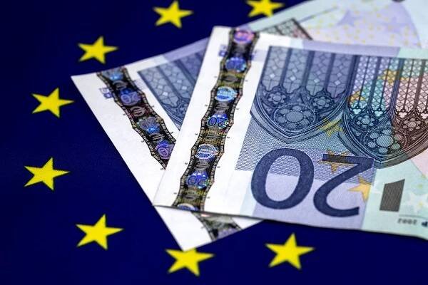 Inflácia v eurozóne dosiahla rekordnú úroveň 4,9 %