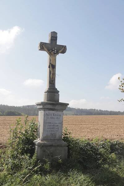 Soubor:Overview of wayside cross near road near Šebkovice, Třebíč District.jpg – Wikipedie
